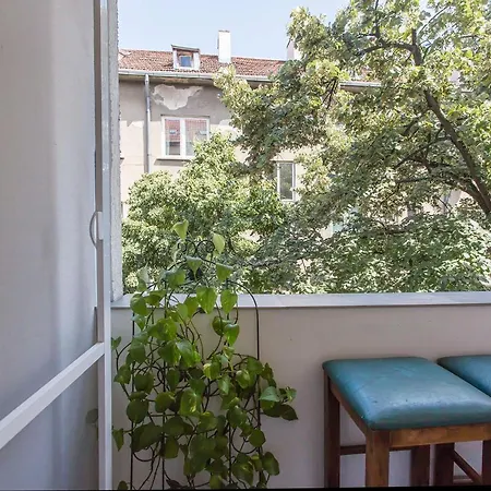 Colorful 2bdr In The Center Apartment
